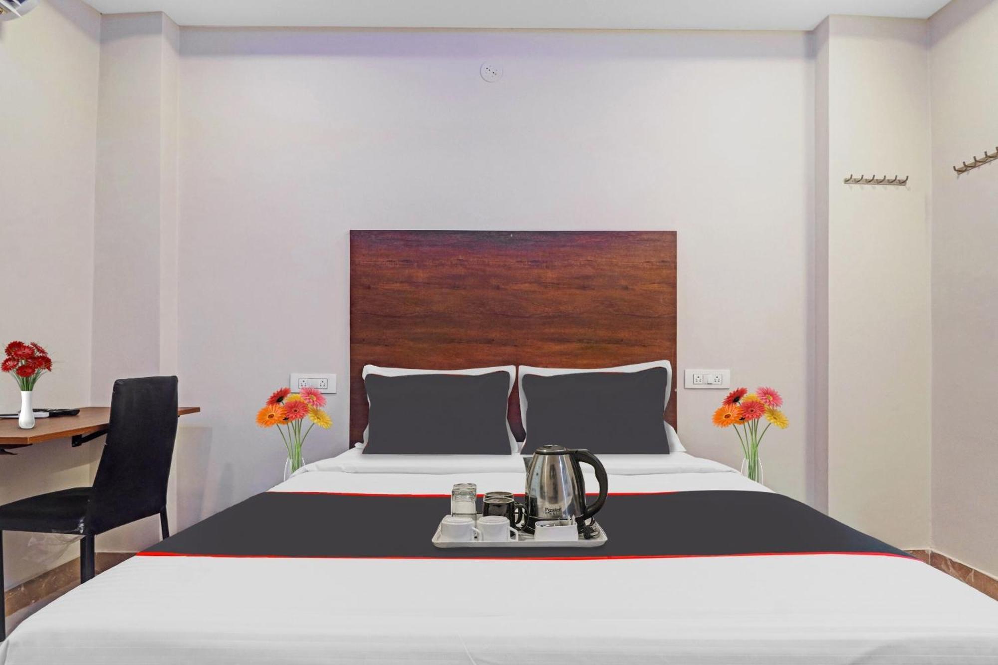 Super Capital O Srinika Inn Gachibowli Exteriör bild