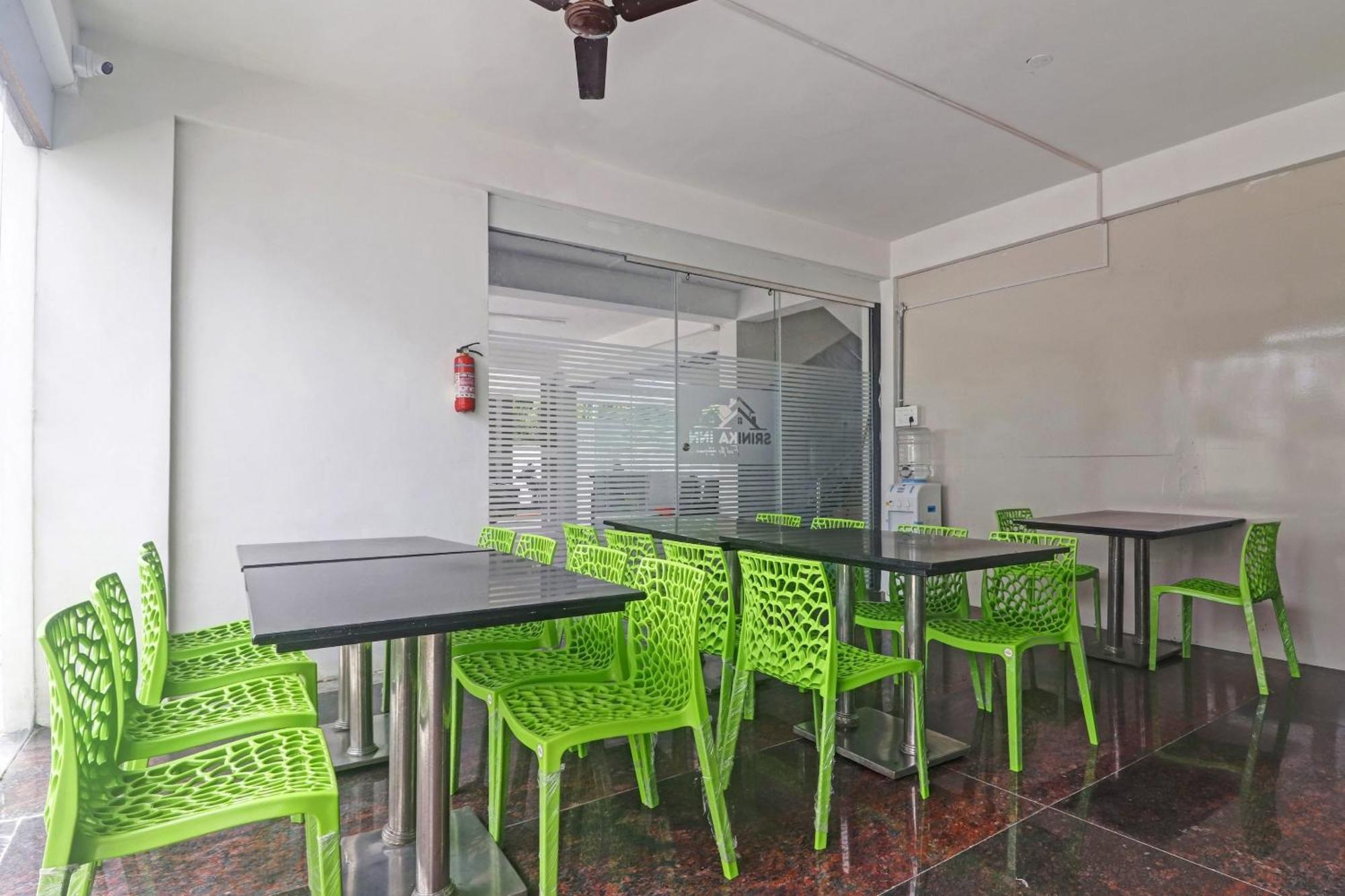 Super Capital O Srinika Inn Gachibowli Exteriör bild